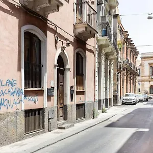 Appartamento Vecchio Bastione • Unico Ambiente • •, Aeroporto di Catania Fontana Rossa